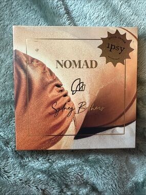 Nomad Eyeshadow Palette in Bronze and Champagne Tones